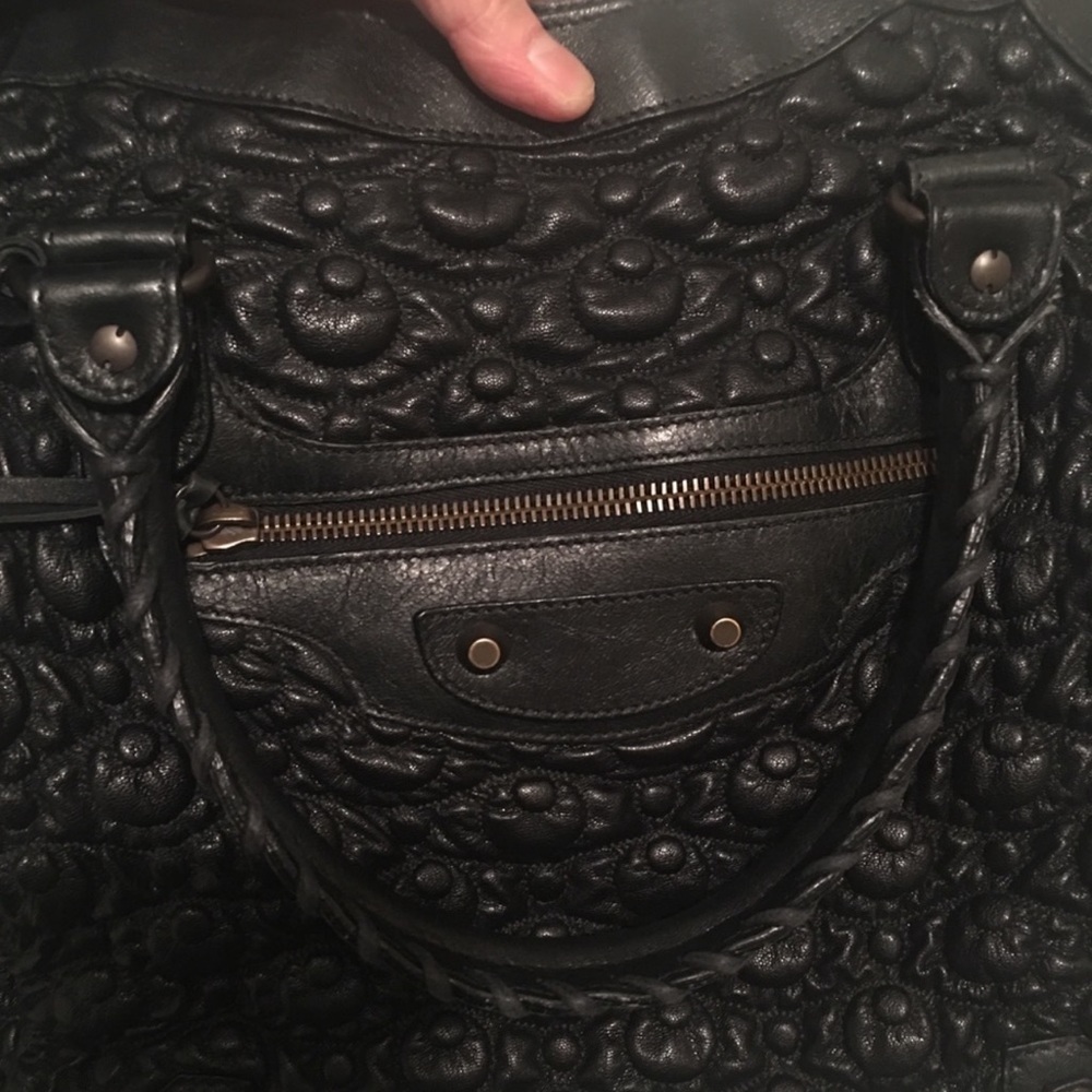 ⭐️ (1/2 price for 2+⭐️ items!) Authentic Balenciaga  Matelasse City Velo - Picture 5 of 8
